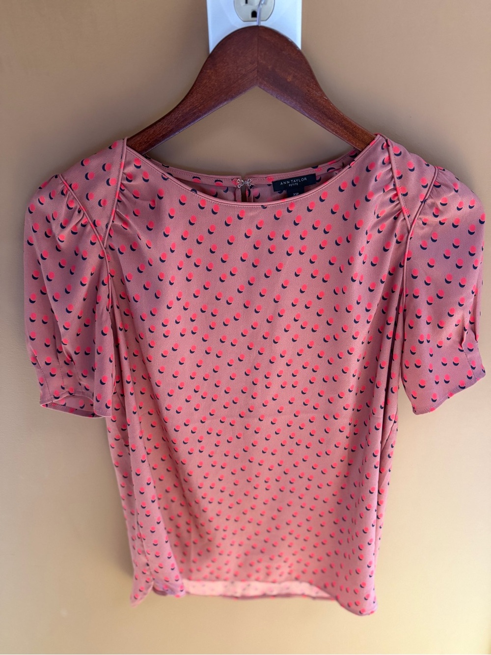 Ann Taylor Pink Dot-Print Puff Sleeve Top NWOT, OG Price $98